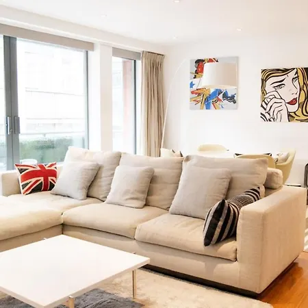 Modern 2 Bedroom With Balcony Near Oxford Street